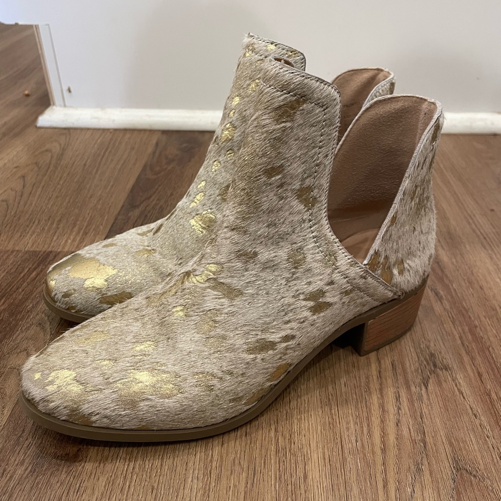 Coconuts by Matisse Cow print fur ankle boots ivory & gold